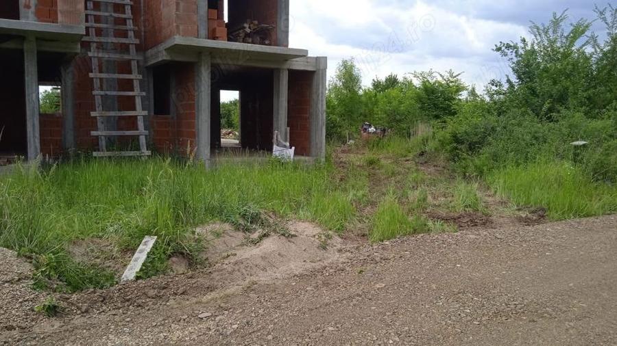 Casă cu 3 camere cu Teren 700 Mp în Dumbrăvița