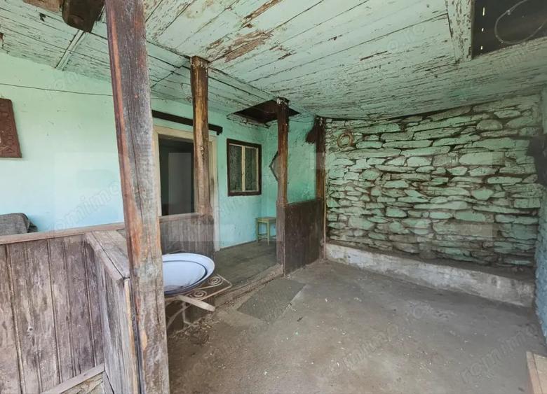 Casă cu Teren 1343 Mp în Căpâlna
