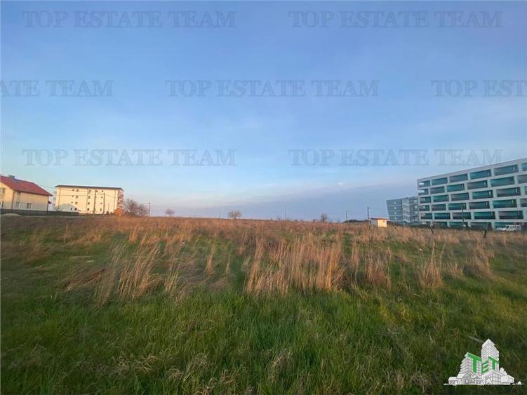 Teren Construcții intravilan de 18000 mp, în Est