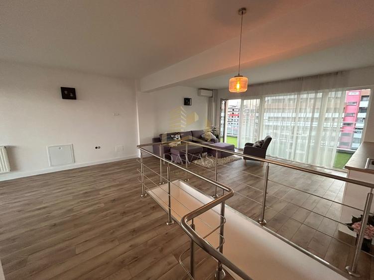 Penthouse cu 4 camere semidecomandat, mobilat în Bună Ziua