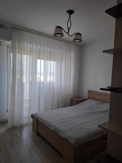 Apartament cu 3 camere decomandat, mobilat în Craiovei