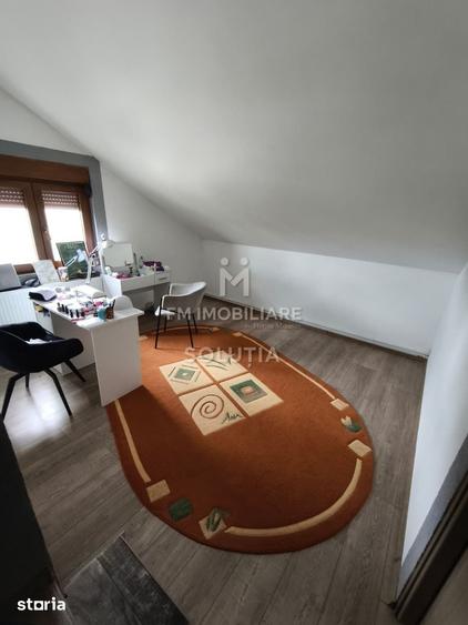 Casă cu 5 camere cu Teren 459 Mp în Recea