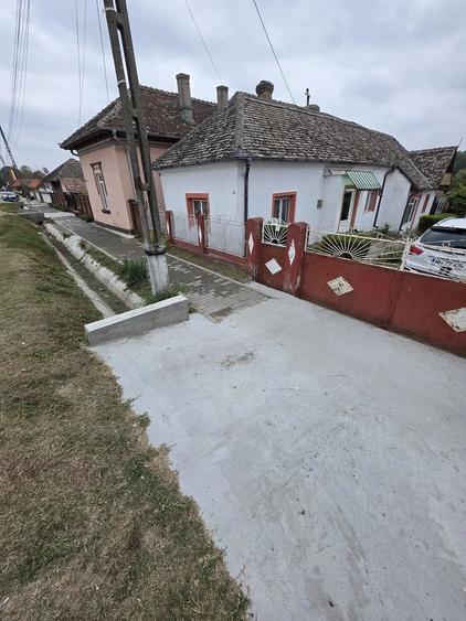 Casă cu 4 camere cu Teren 1900 Mp în Poiana Mare