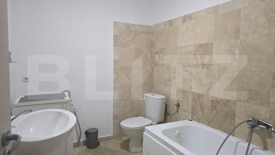 Apartament cu 3 camere semidecomandat, mobilat în Semicentral
