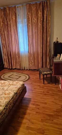 Apartament cu 2 camere decomandat în Micro 12