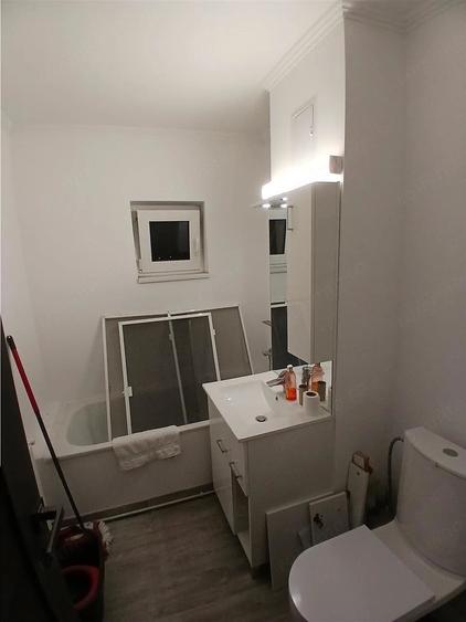 Apartament cu 3 camere decomandat în Lipovei