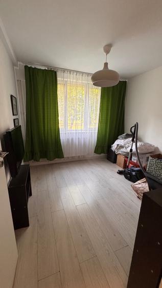 Apartament cu 3 camere decomandat în Drumul Taberei
