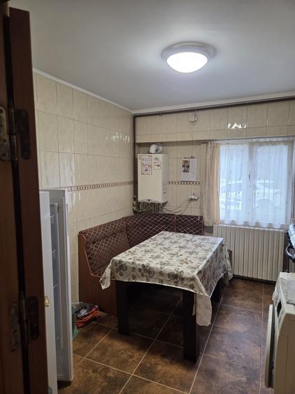 Apartament cu 3 camere decomandat în Dacia
