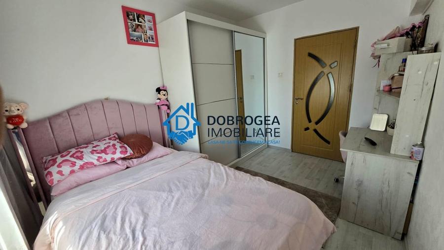 Apartament cu 4 camere decomandat, mobilat în C5