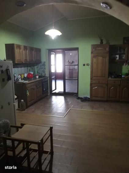 Casă cu 4 camere în Vânători