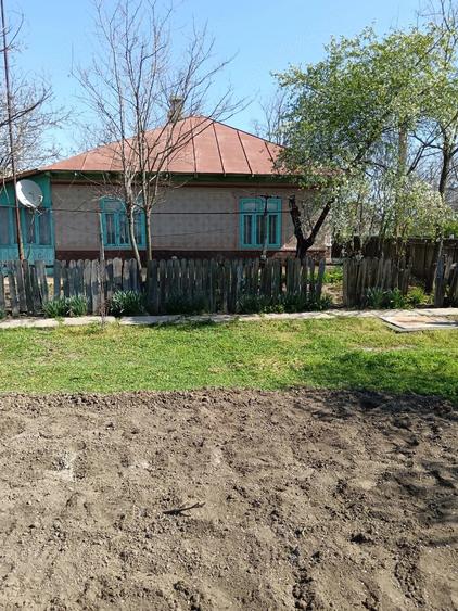 Casă cu 4 camere cu Teren 2988 Mp în Central