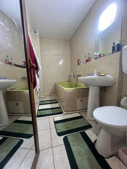 Apartament cu 2 camere decomandat în Micro 21