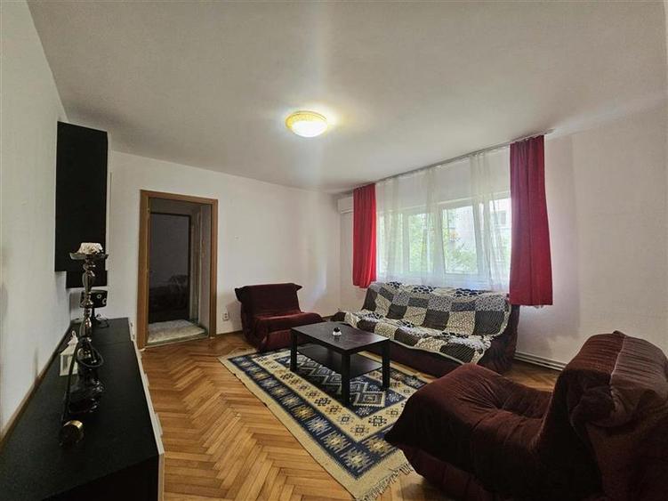 Apartament cu 2 camere semidecomandat, mobilat în Dâmbovița