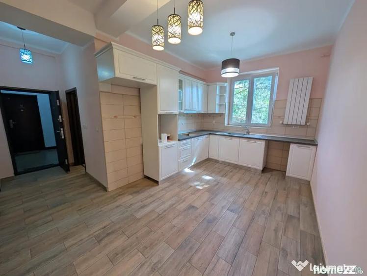 Apartament cu 2 camere decomandat în Aviatori