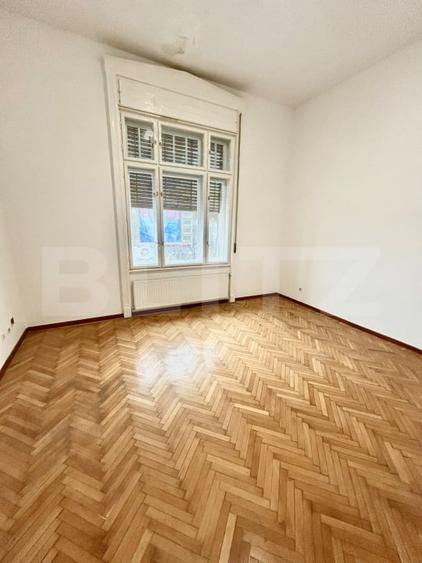Apartament cu 5 camere semidecomandat în Central