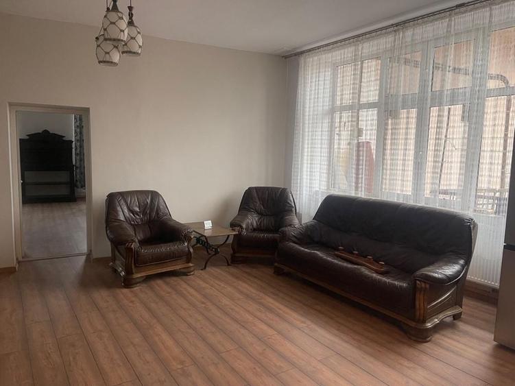 Casă cu 2 camere în Central