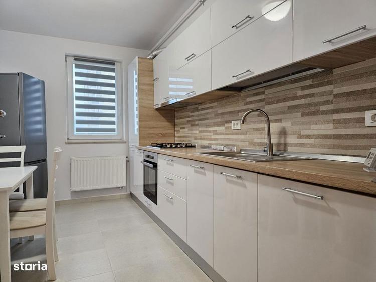 Apartament cu 3 camere, mobilat în Tractorul