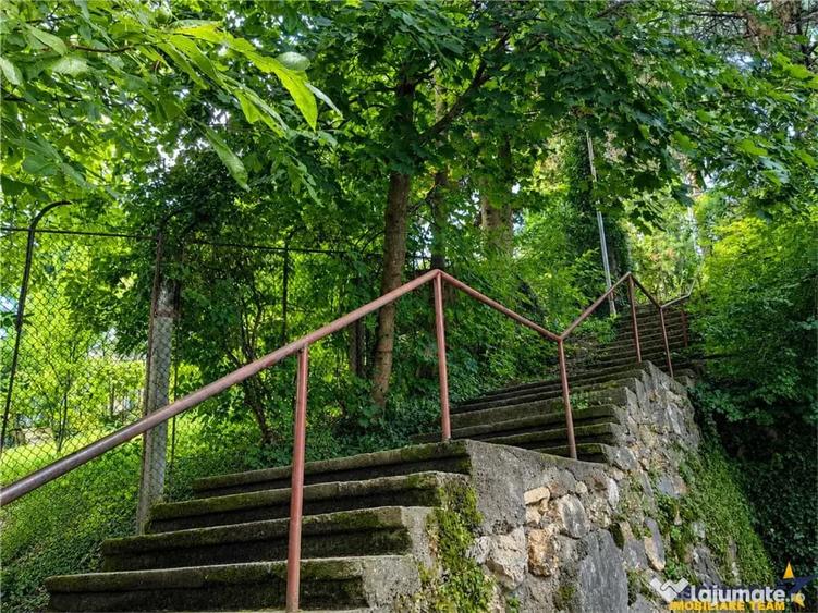 Apartament cu 3 camere decomandat în Drumul Poienii