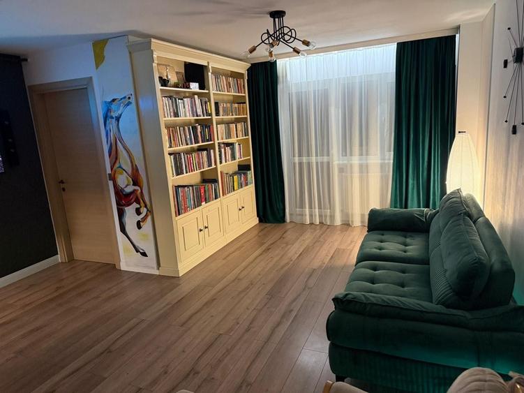Apartament cu 3 camere decomandat în Central