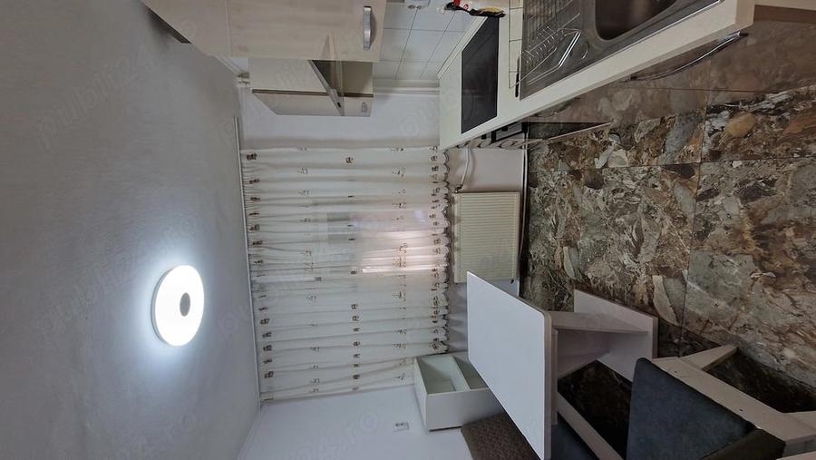 Apartament cu 4 camere decomandat în Decebal