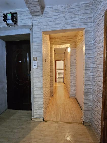 Apartament cu 3 camere decomandat în Războieni