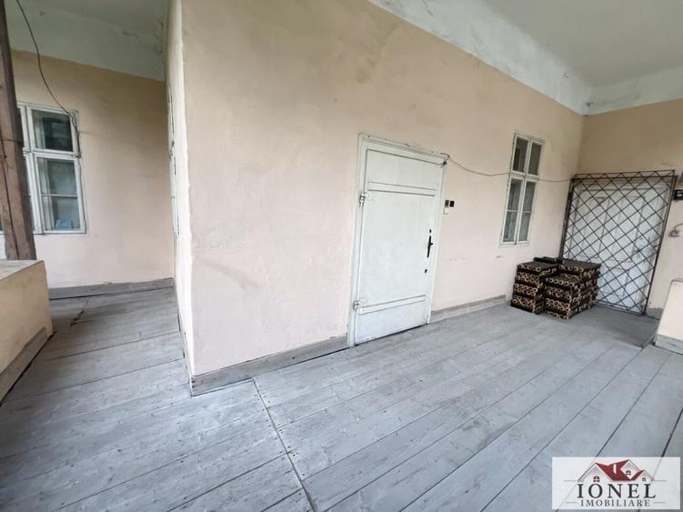 Casă individuală cu 8 camere cu Canalizare în Abrud