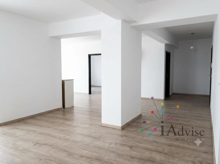 Penthouse cu 4 camere decomandat în Răcădău