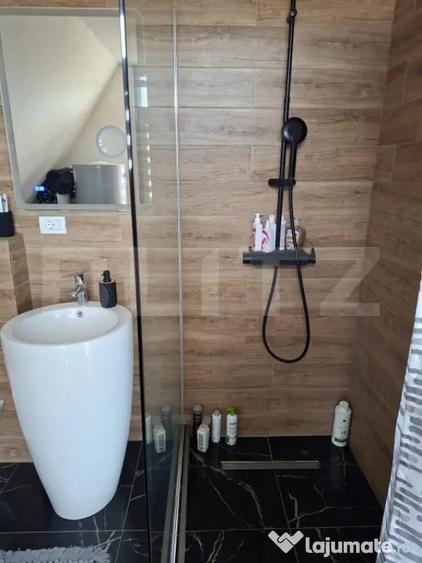 Casă cu 3 camere cu Teren 9587 Mp în Hotar