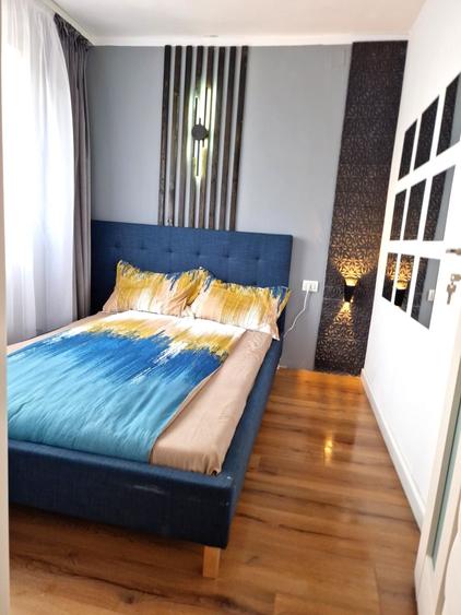Apartament cu 3 camere decomandat în Trocadero