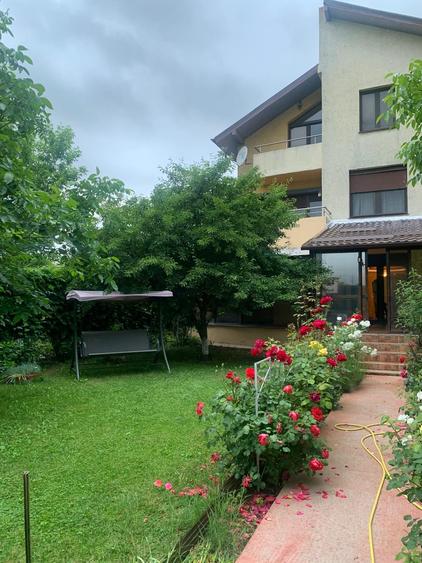 Casă cu 8 camere cu Canalizare în Snagov