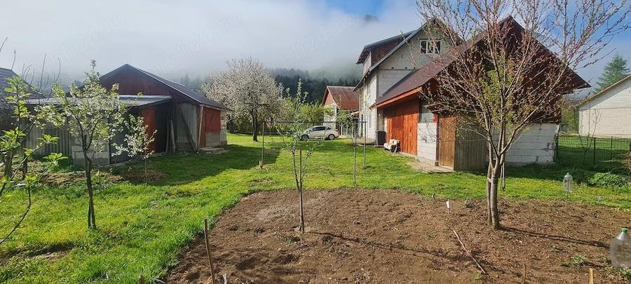 Casă cu 4 camere cu Teren 2727 Mp în Central