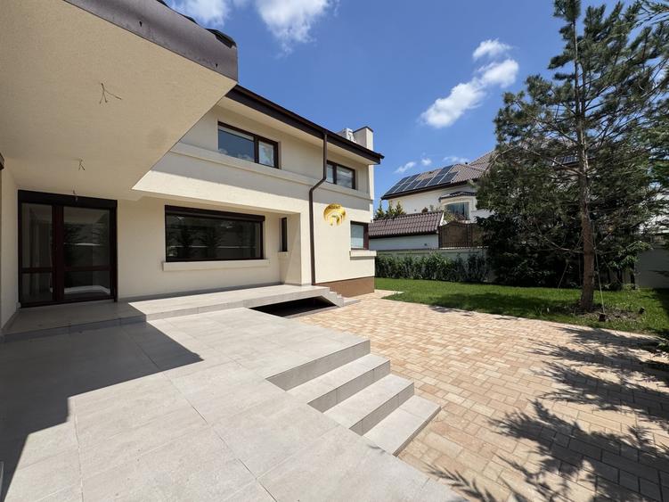 Casă individuală cu 6 camere cu Canalizare în Băneasa