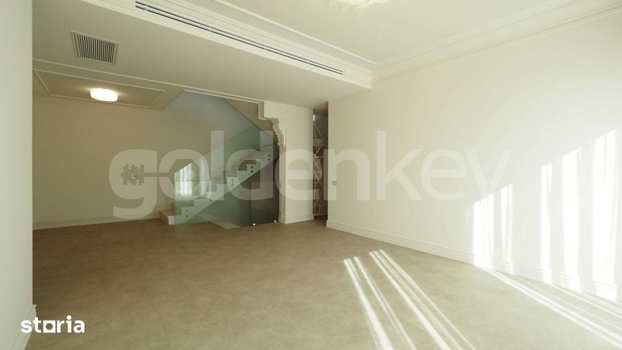 Casă cu 7 camere cu Teren 550 Mp în Central