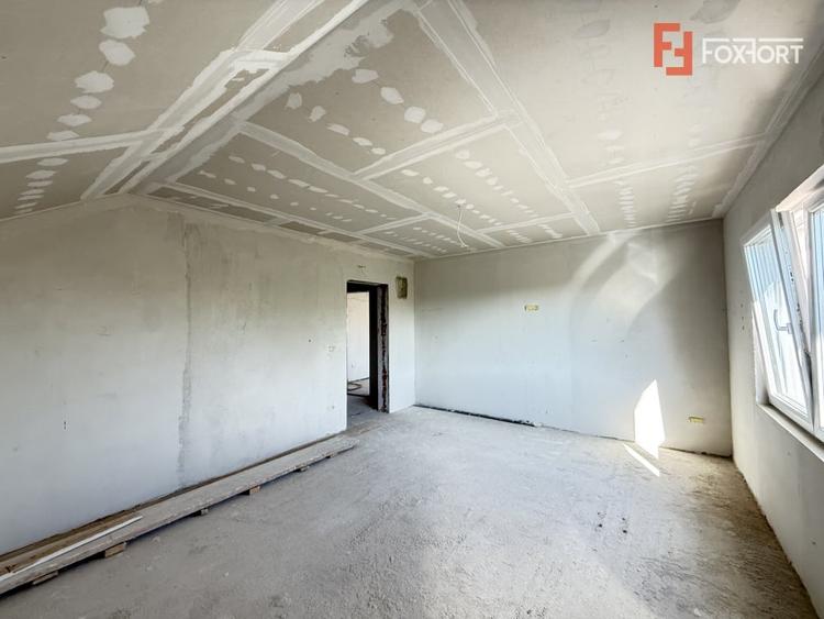 Casă individuală cu 5 camere cu Canalizare în Săcălaz