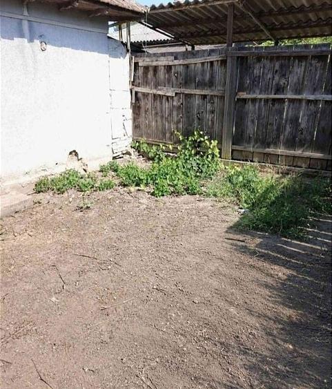 Casă individuală cu 2 camere cu Teren 300 Mp în Km 4-5