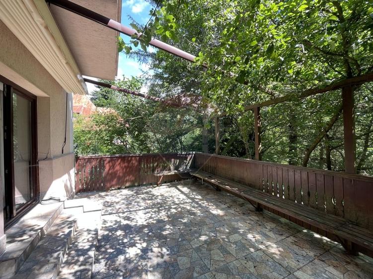 Casă individuală cu 6 camere cu Teren 400.7200012207 Mp în Cioplea