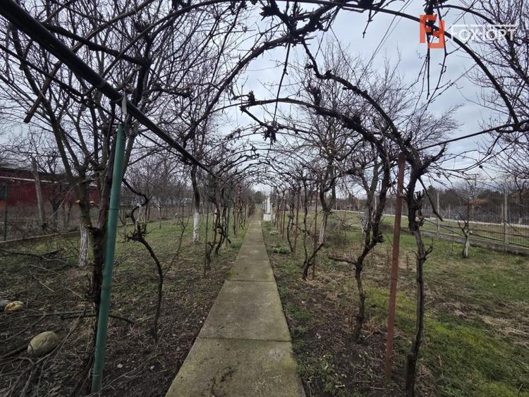 Casă individuală cu 8 camere cu Canalizare în Aradul Nou