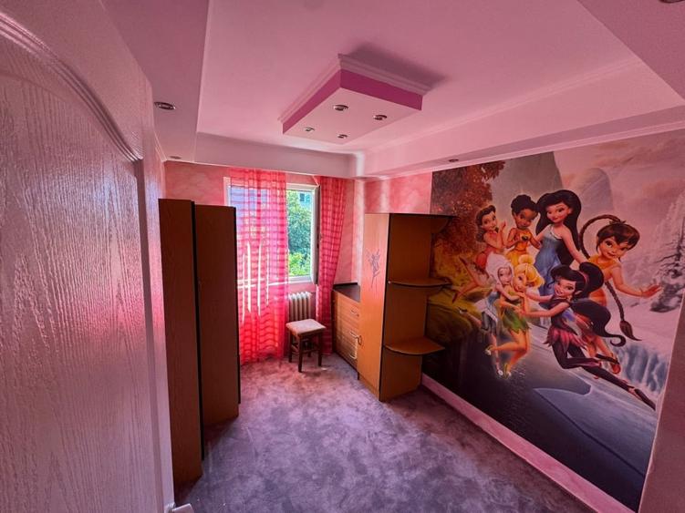 Apartament cu 3 camere semidecomandat în Șagului