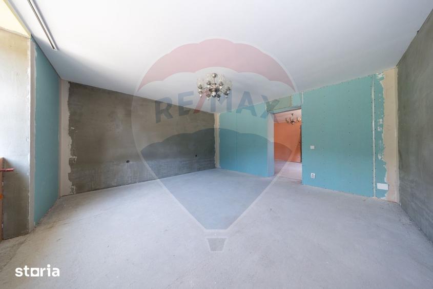 Casă cu 4 camere cu Teren 2259 Mp în Dumbrăvița