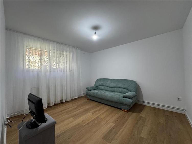 Apartament cu 3 camere semidecomandat, mobilat în Europa