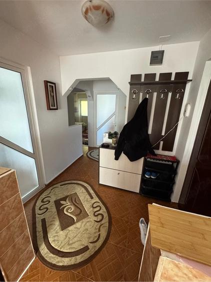 Apartament cu 3 camere decomandat, mobilat în Orizont