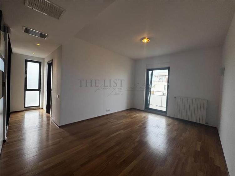 Apartament cu 4 camere decomandat în Băneasa