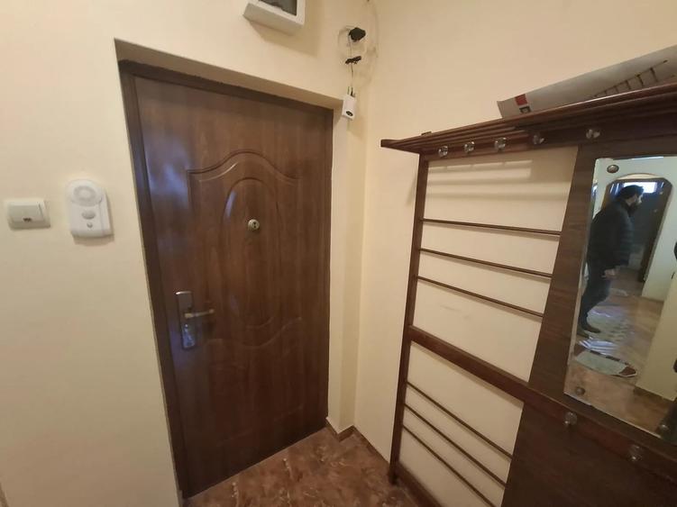 Apartament cu 2 camere semidecomandat în Tomis III