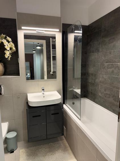 Apartament cu 2 camere decomandat, mobilat în Central