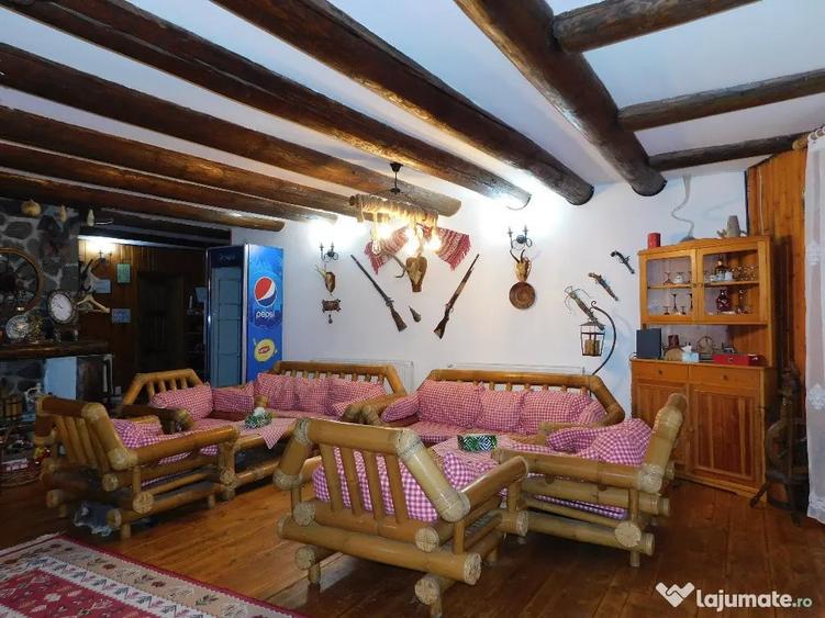 Casă cu 7 camere cu Teren 327 Mp în Zamora