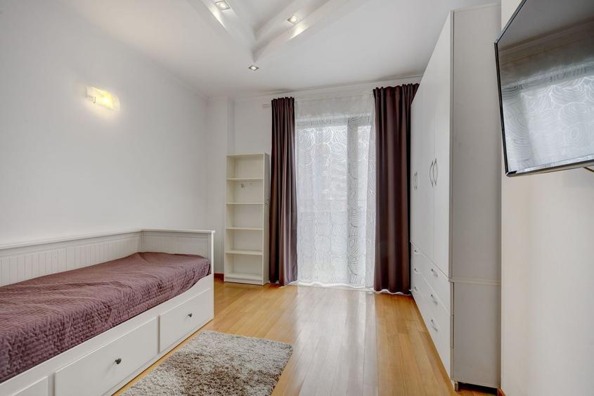 Apartament cu 4 camere decomandat, mobilat în Herăstrău