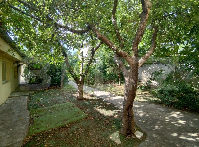 Casă individuală cu 5 camere cu Canalizare în 1 Mai