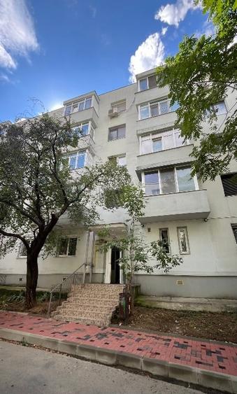 Apartament cu 3 camere decomandat, mobilat în Dristor