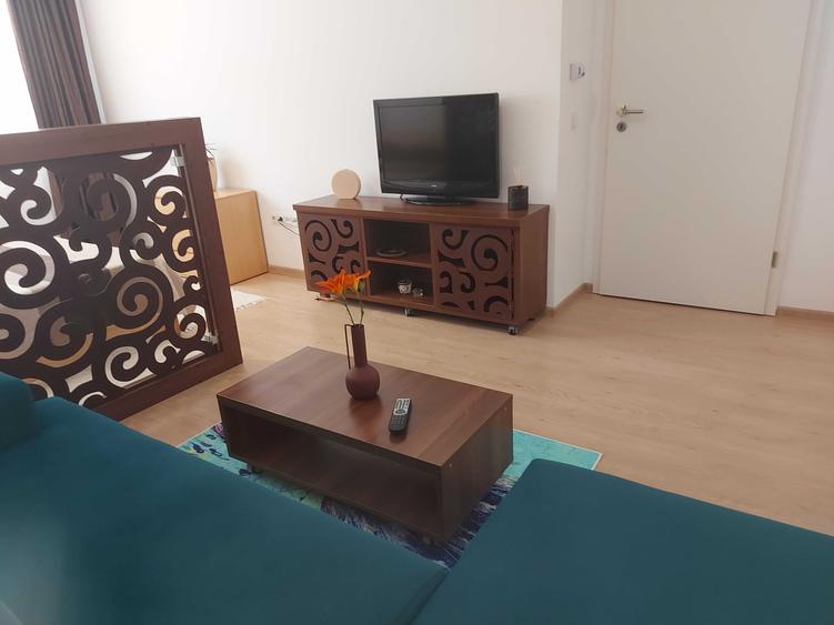 Proprietar ofer studio spatios, cu loc de parcare, langa Coresi - 8