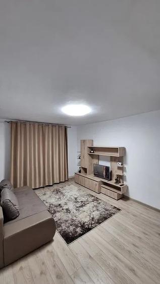 Apartament cu 2 camere semidecomandat, mobilat în Tomis III